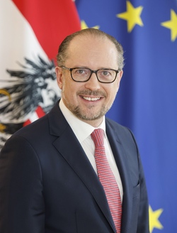 Minister Kneissl